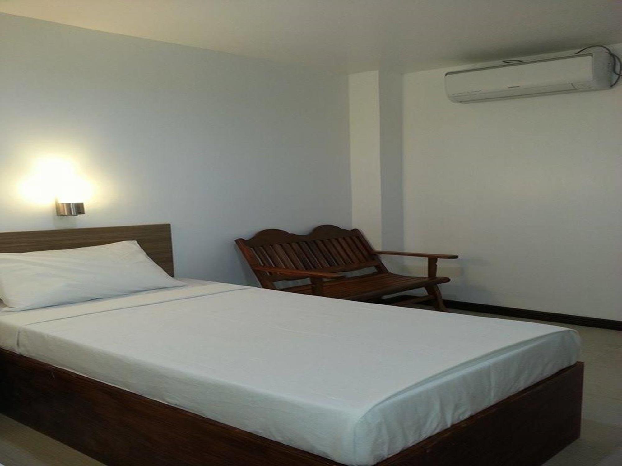 Reddoorz Plus Near Vigan City Commercial Center Kültér fotó