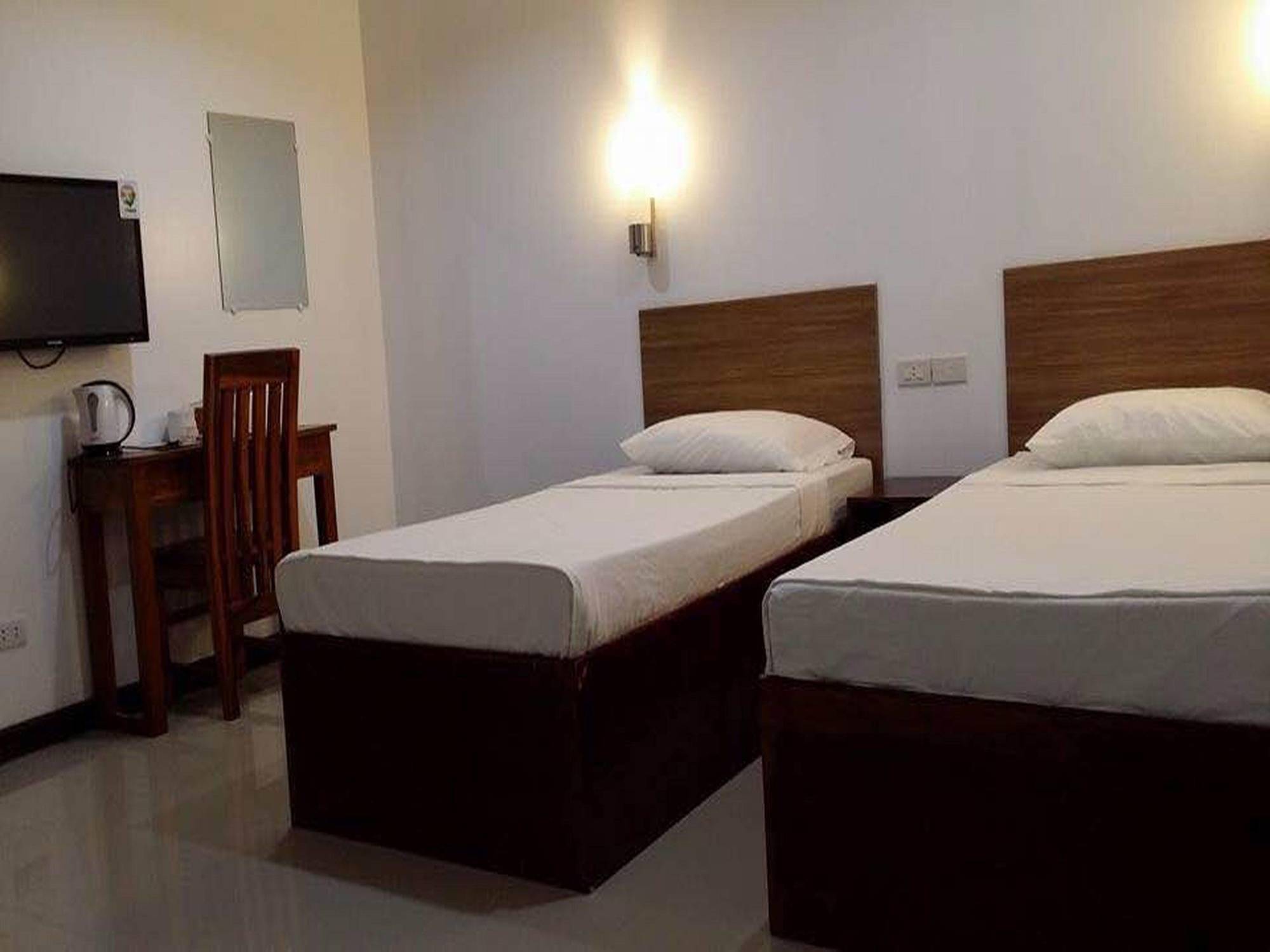 Reddoorz Plus Near Vigan City Commercial Center Kültér fotó